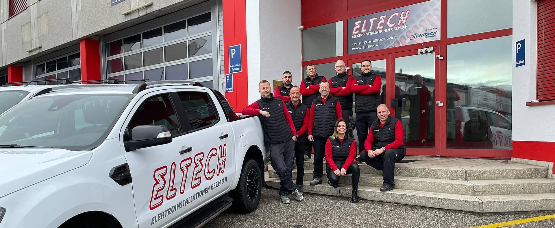 Das Eltech-Team vor dem Firmengebäude